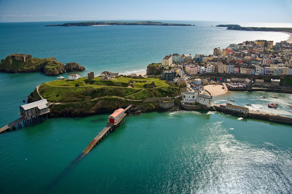 Tenby-featuring-Castle-Hill-amp-lifeboat-stations